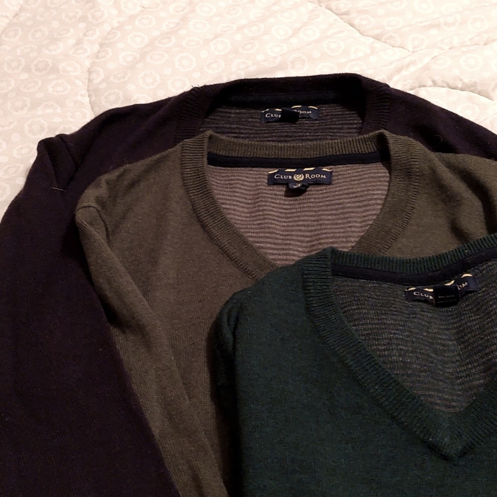 sweaters sold. duplicate listing & poshmark won't let me delete.